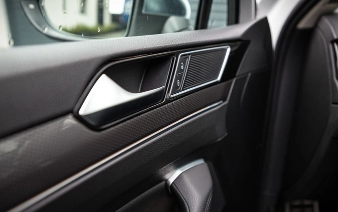 Volkswagen Passat cena 81900 przebieg: 191000, rok produkcji 2017 z Kowal małe 301